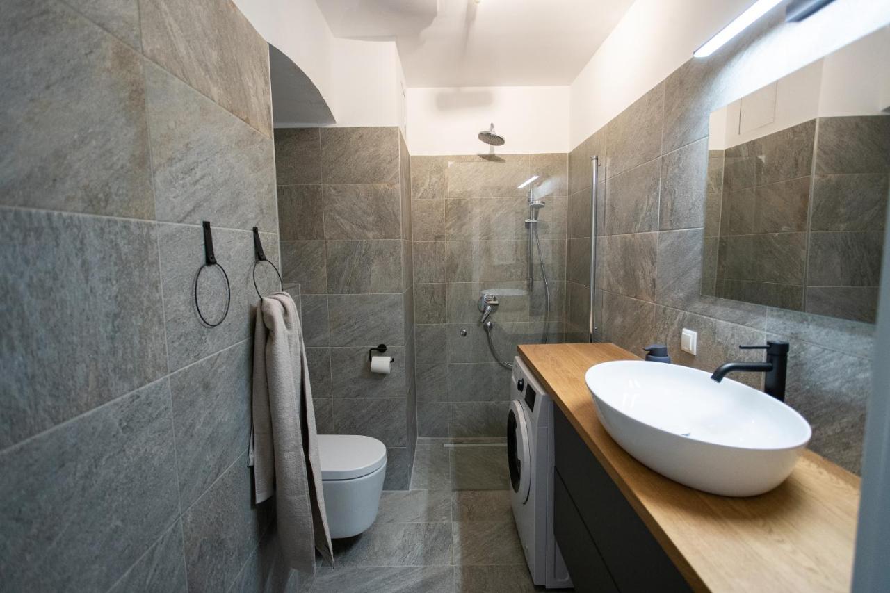 Stilvolle Mit Ruhig Gelegenem Balkon