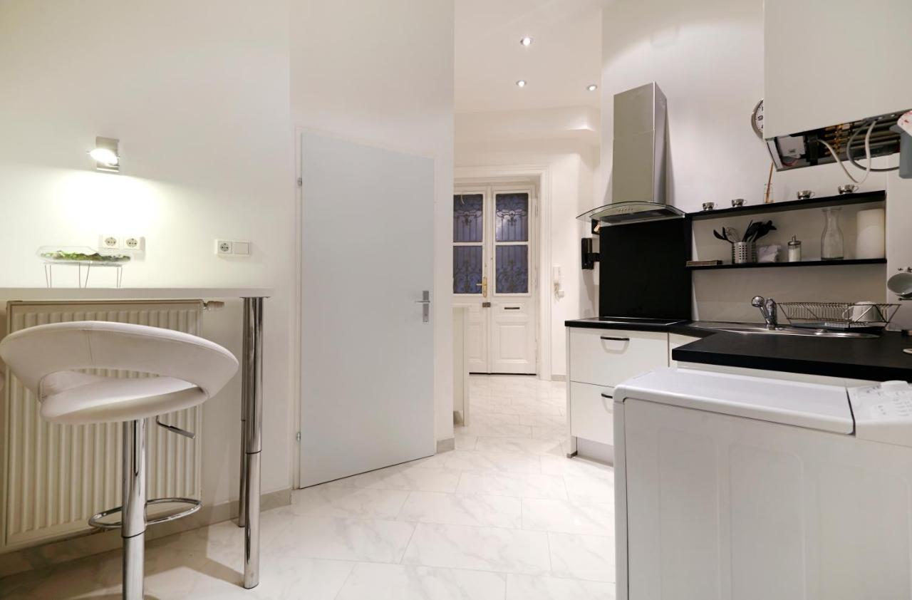 Urban In Downtown Apartment