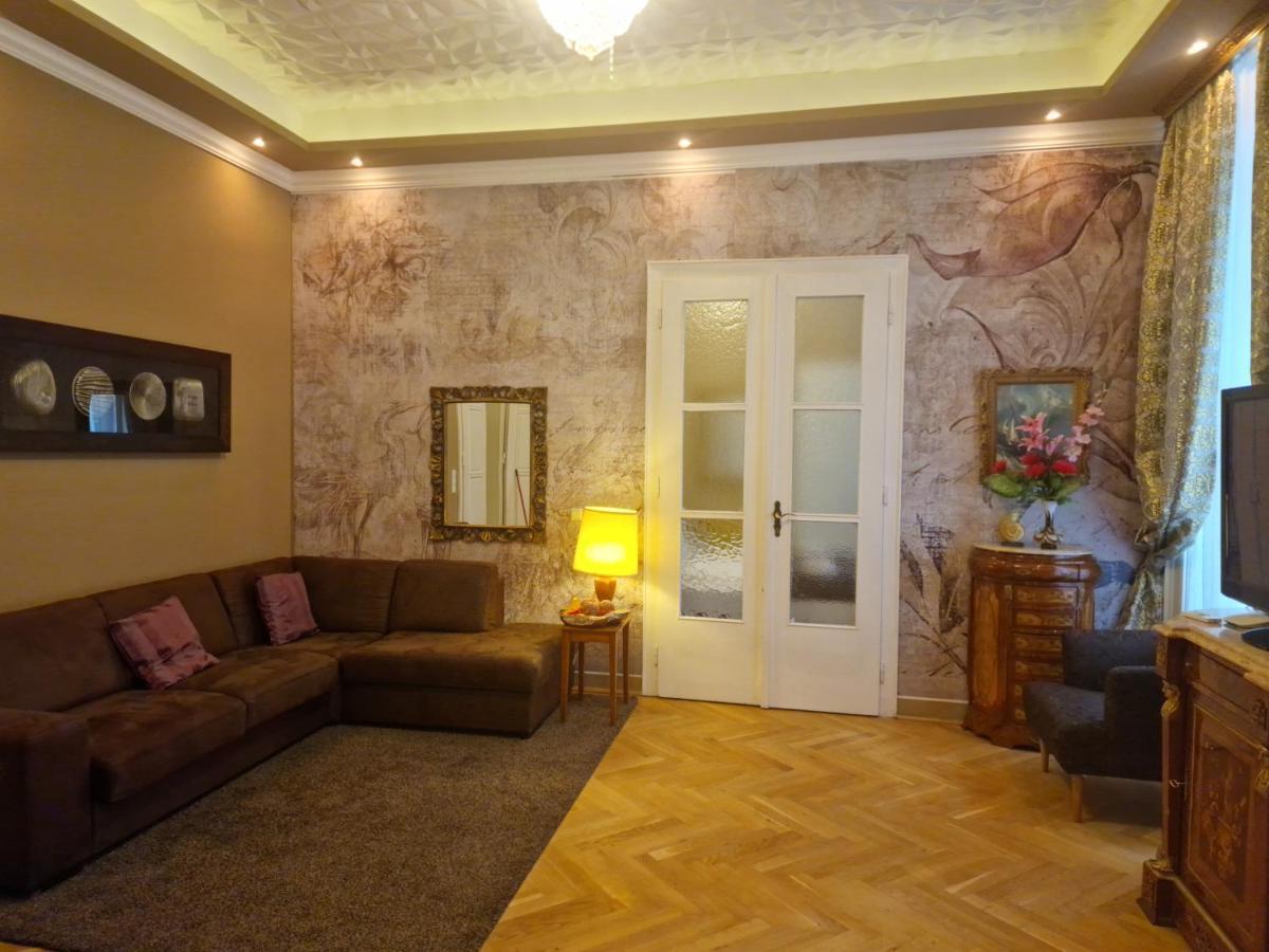 Urban Downtown Center Apartment