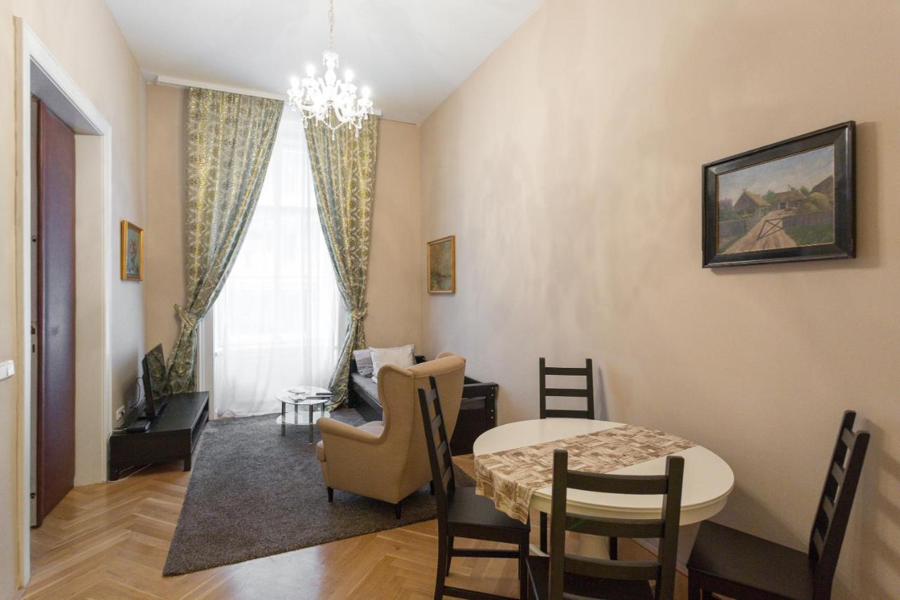 Urban Downtown Center Apartment