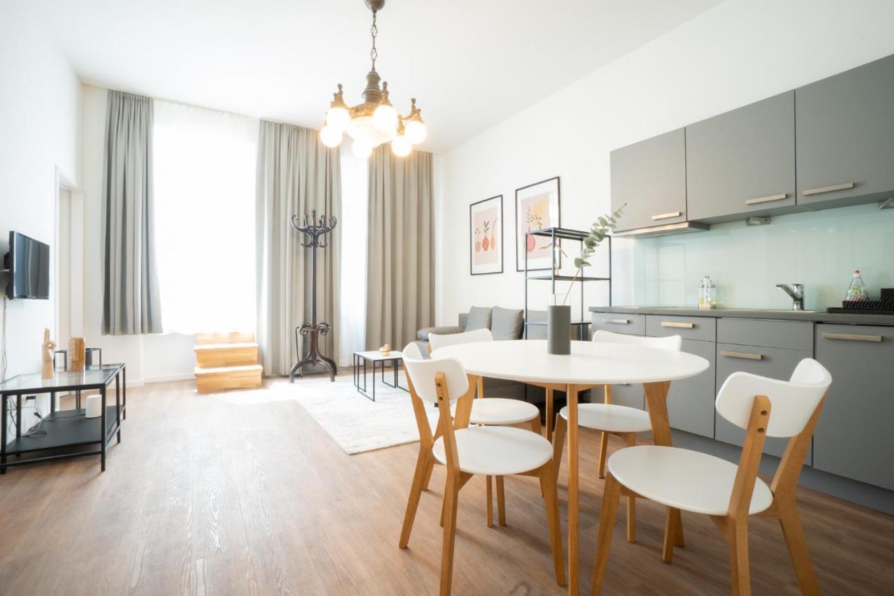 Spacious With Huge Shared Terrace And Grill Located Between Centre And Donau River Viena