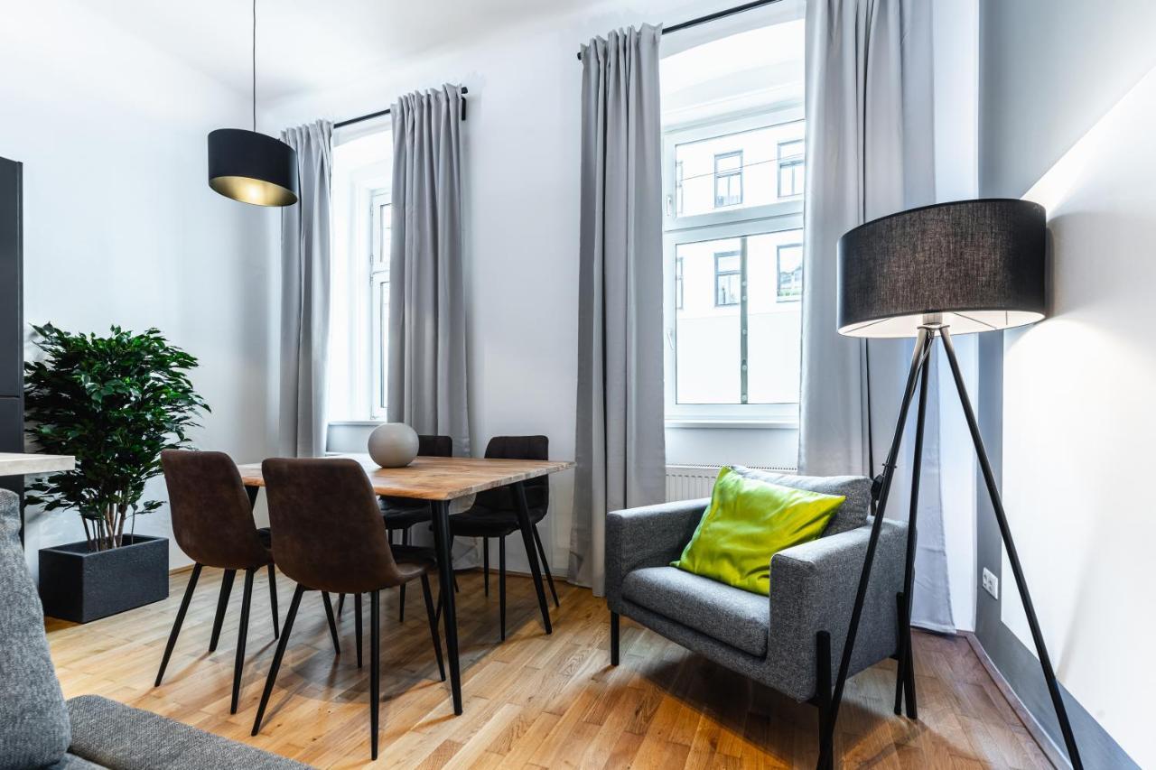 Stylish Designed In A Location Apartment *