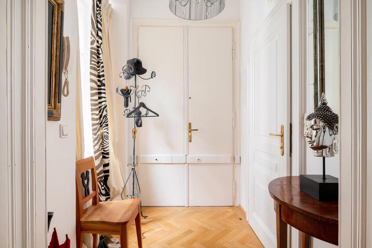 Imperial Gem . Flamboyant Studio . Heart Of *