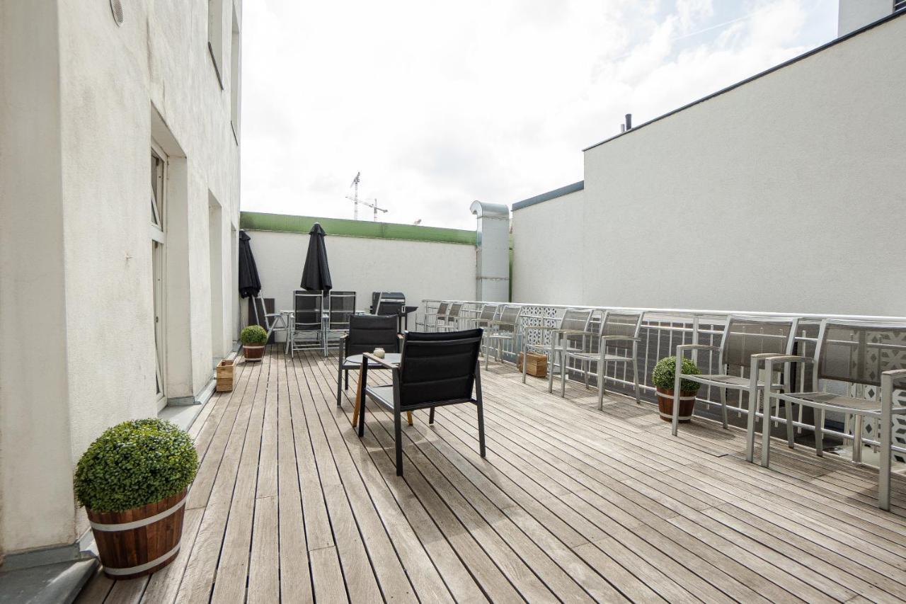 Spacious With Huge Shared Terrace And Grill Located Between Centre And Donau River *