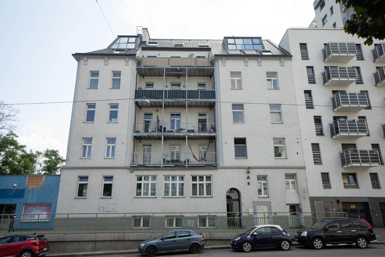 Spacious With Huge Shared Terrace And Grill Located Between Centre And Donau River * Viena