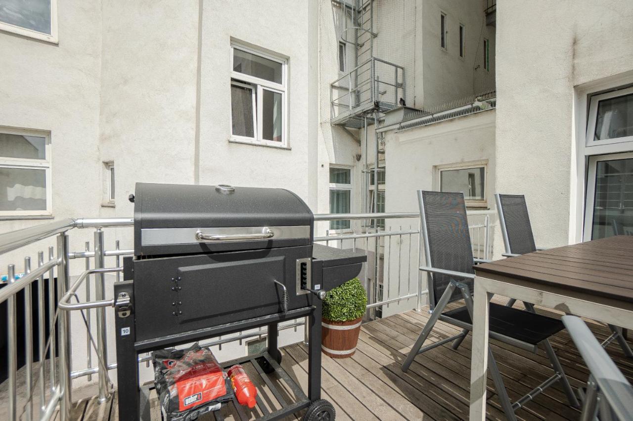 Spacious With Huge Shared Terrace And Grill Located Between Centre And Donau River * Viena