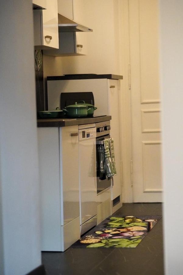 Neu-mobliertes Nahe Zentrum Apartment *
