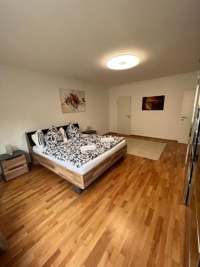 Monterey Apartment *