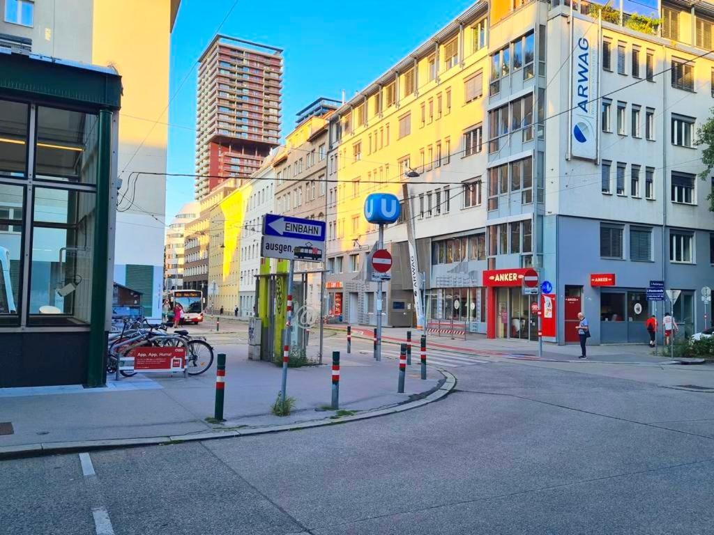 Neu-möbliertes Nähe Zentrum