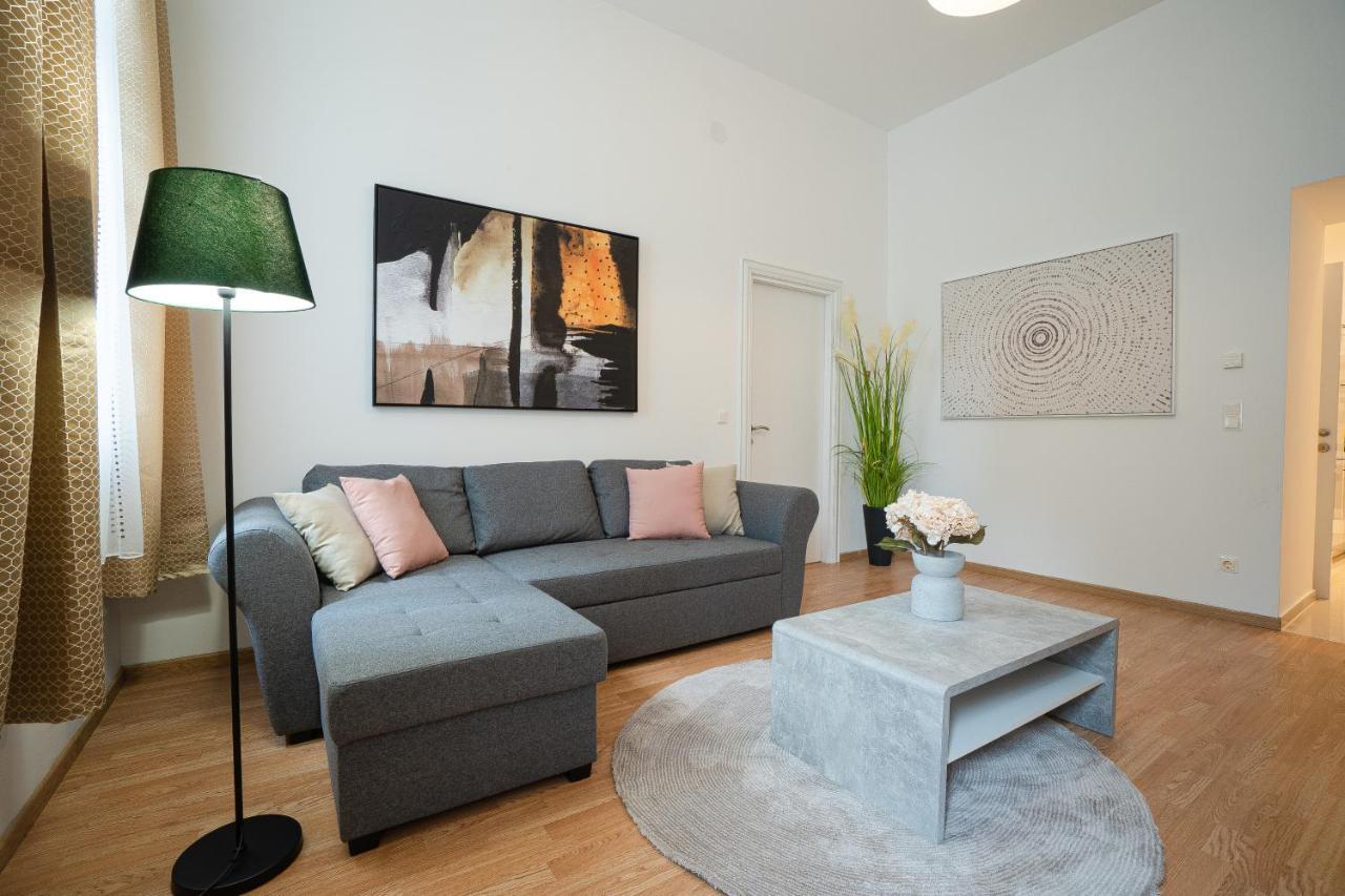 In The Area. 5 Minute's Walk To The Danube. Apartment Vienna