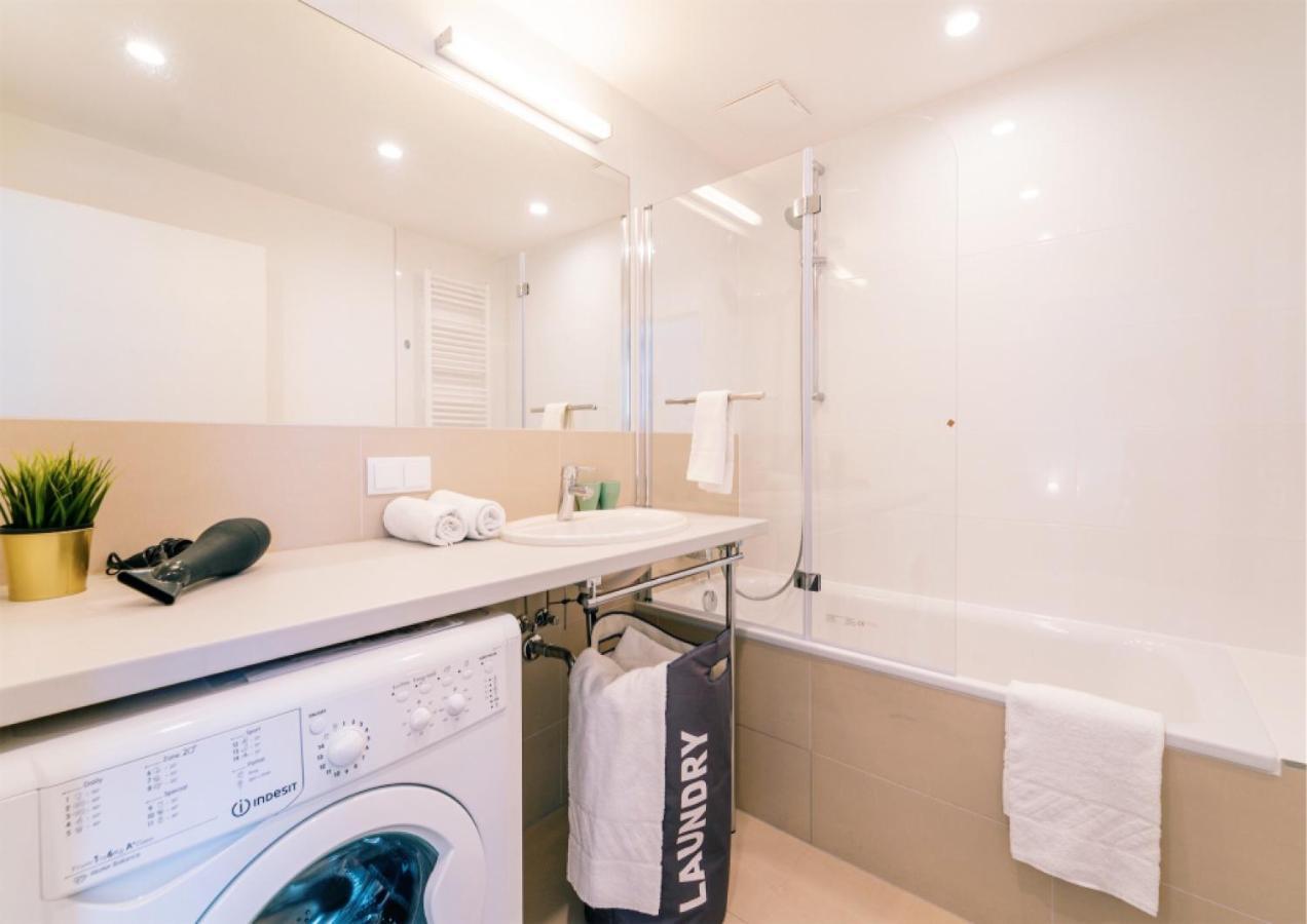 Apartment Balcony Apartment, 1 Min To Metro, Perfect For Long *