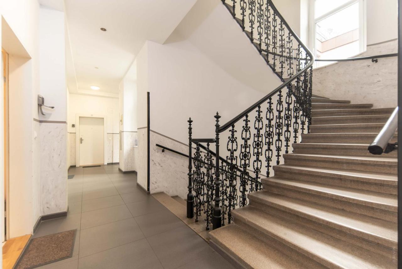 Excellent 2br Apt. Central And Close To The Danube