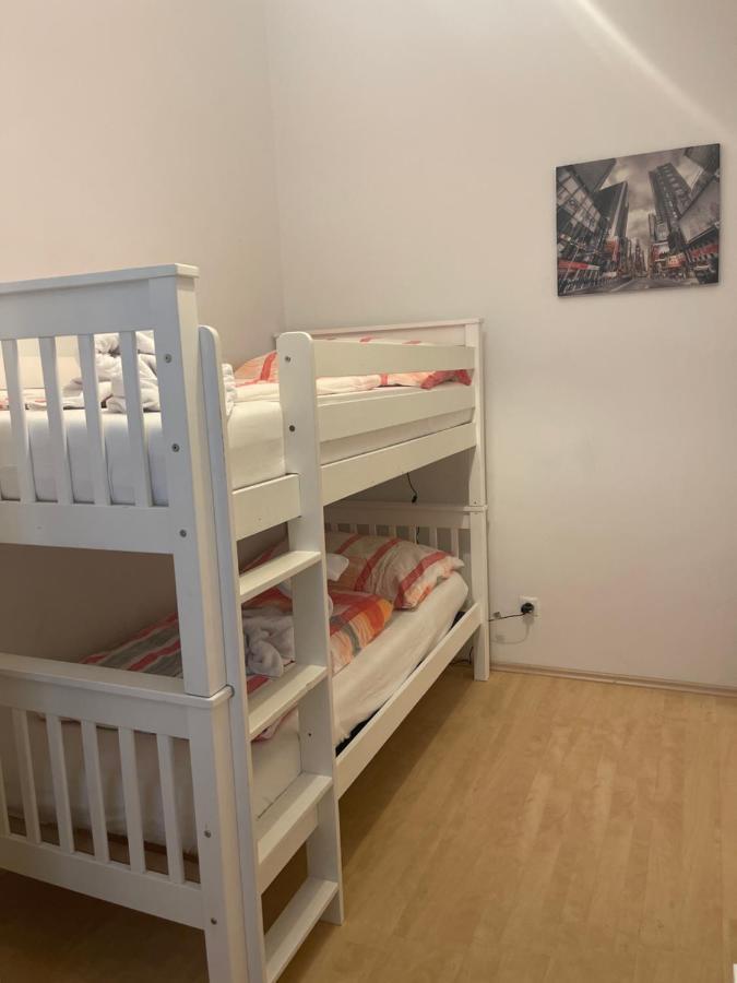 Gesamte Für 4 Personen 12 * Wien