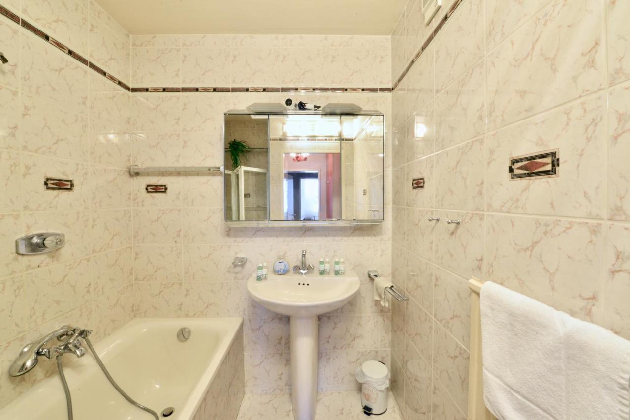 Apartment 3-bedroom-flat With Parking Space *