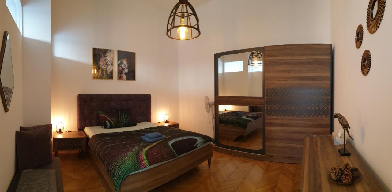 Sunny And Spacious Near Centre
