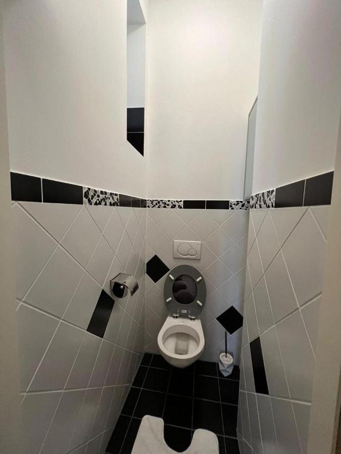 3-bedroom In Apartment *