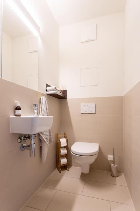 Apartment Dream - And Quiet With Ac And Free Parking Garage