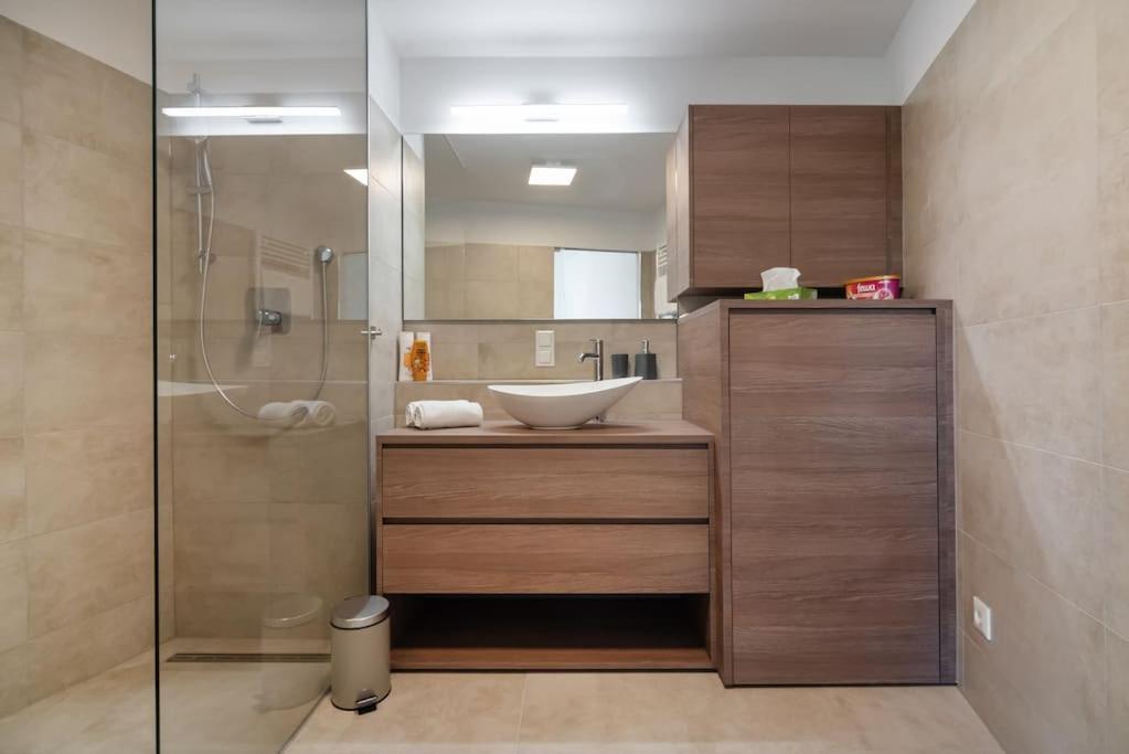 Gruene Und Zentrale Ruhelage Im Neubau Mit Balkon * Wien