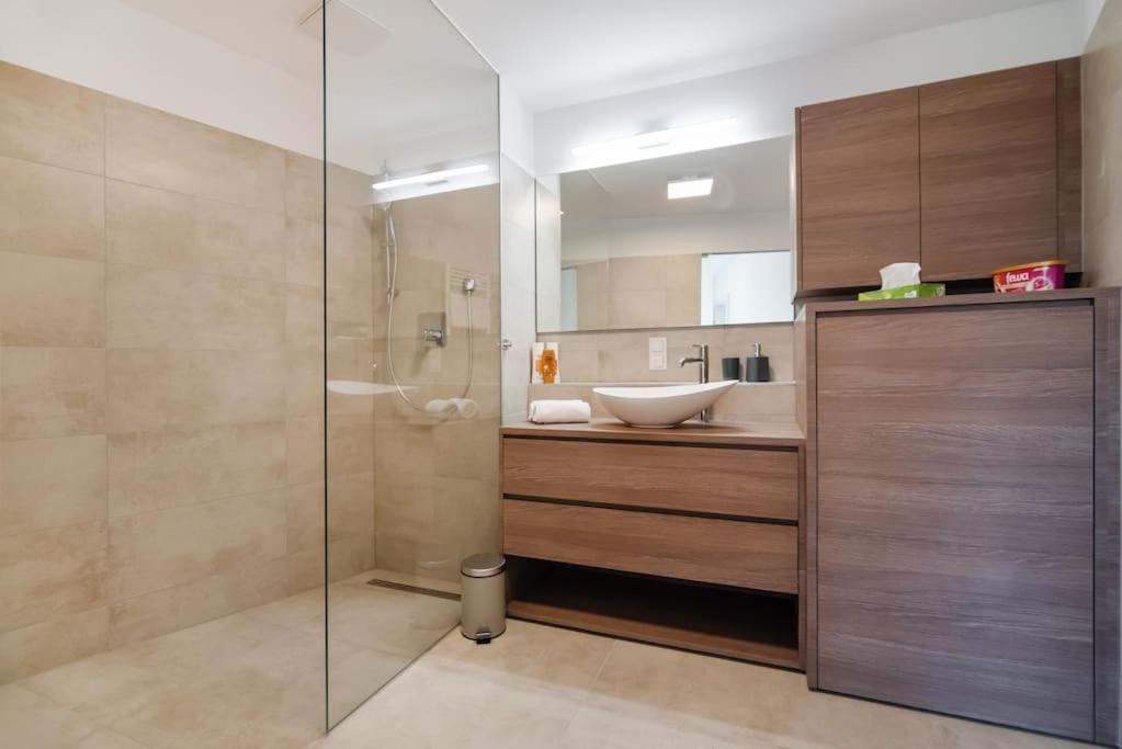 Gruene Und Zentrale Ruhelage Im Neubau Mit Balkon