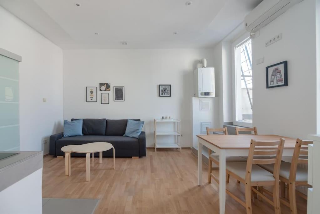 Apartment Grosse Terrasse, Klimaanlage Und U-bahn Naehe Vienna