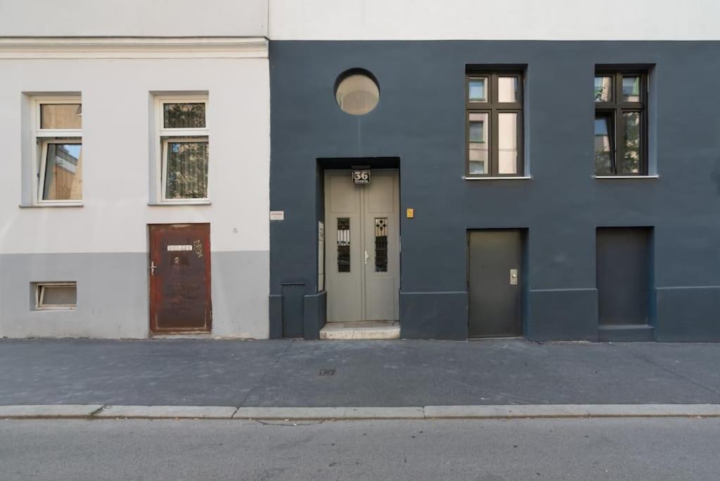 Grosse Terrasse, Klimaanlage Und U-bahn Naehe Apartment