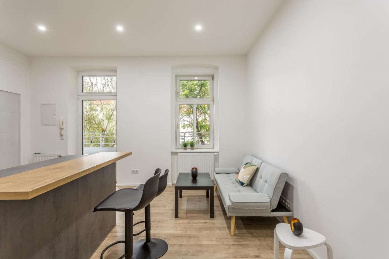 Luxury / Special For Families/ Town Hall Apartment