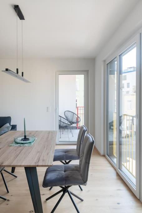 Gruene Und Zentrale Ruhelage Im Neubau Mit Balkon * Wien