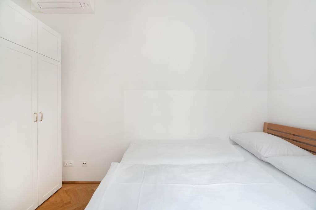 Altbau Traum Mit Klimaanlage Im Zentrum, Ruhelage Apartment *