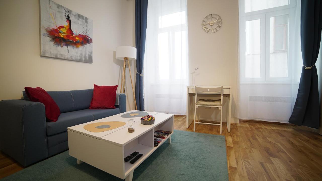 Malixa - In The Heart Of Next To Metro * Wien