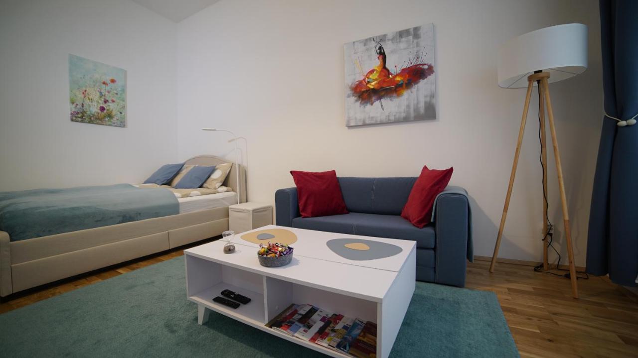Malixa - In The Heart Of Next To Metro * Wien