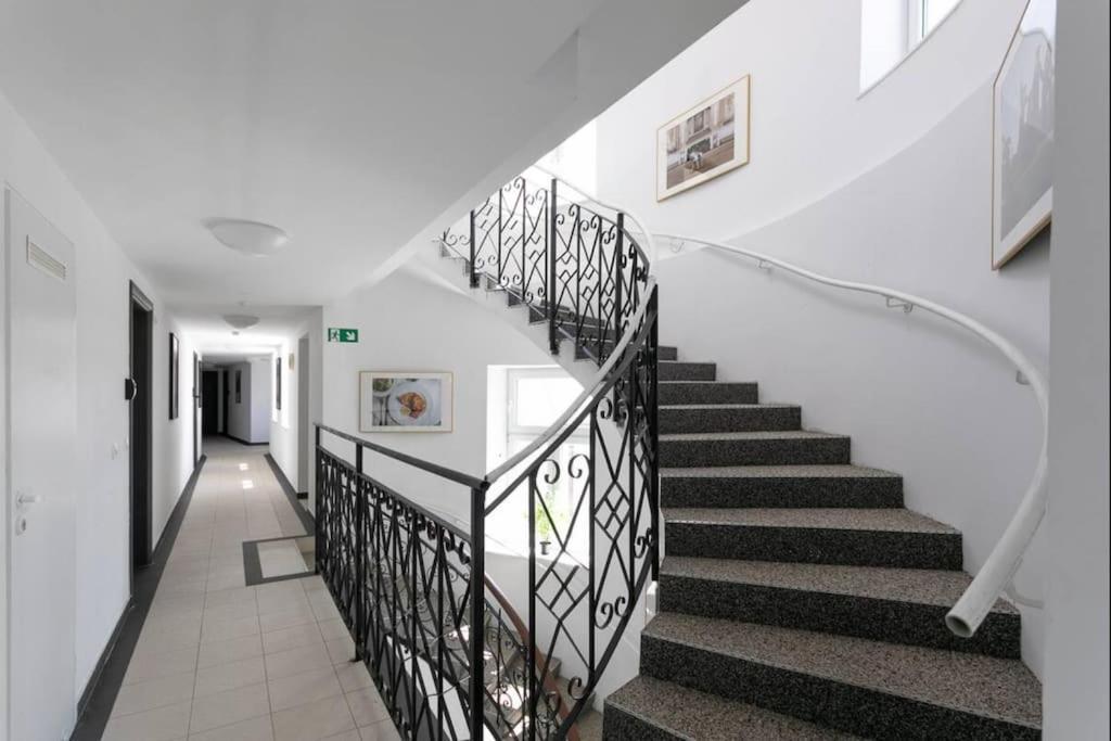 Klein & Gemuetlich L Lf15 Viena