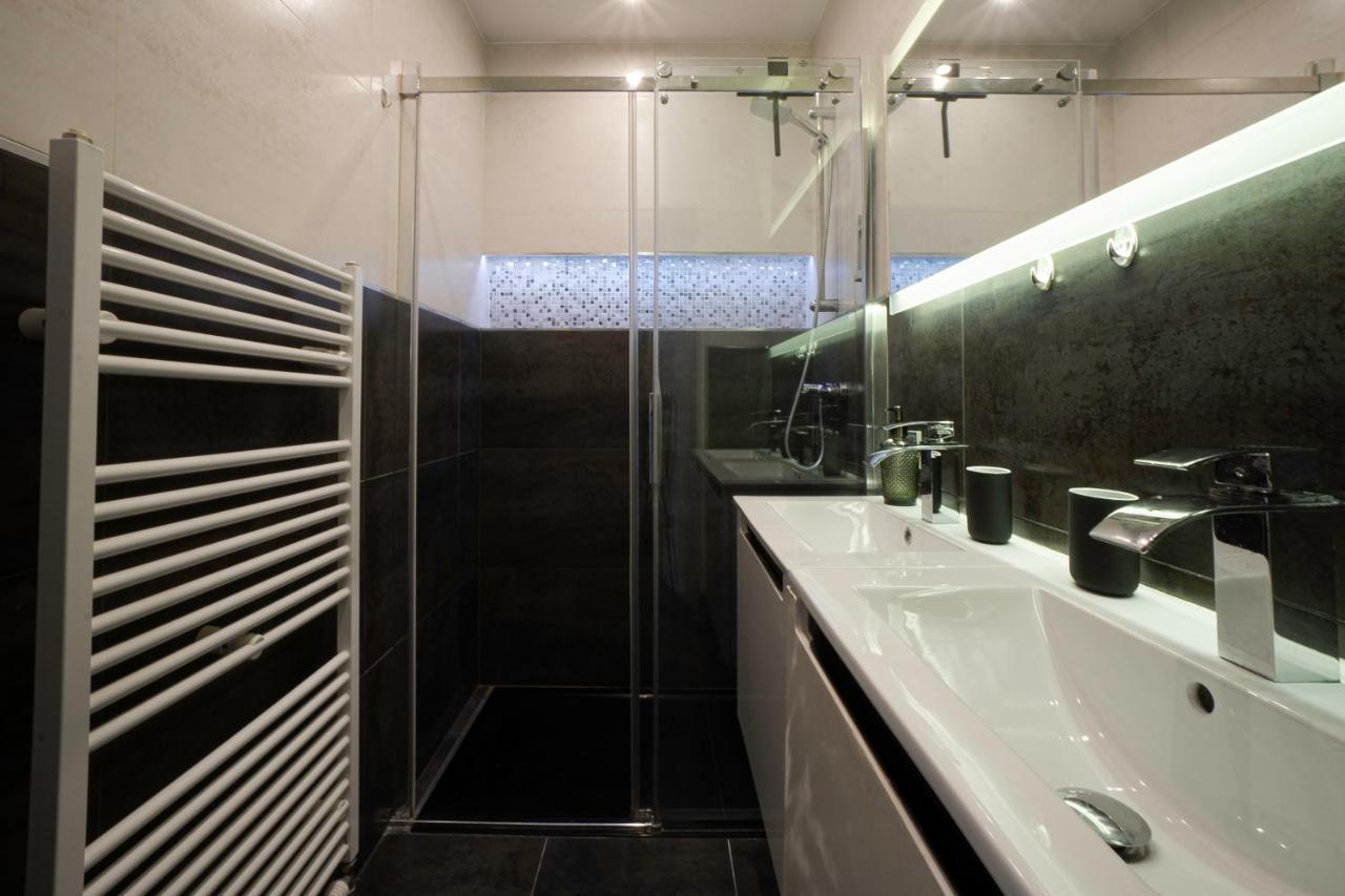 Apartment 2-room On The First Floor With Designer Renovation. Exit To The Courtyard. 15 Minutes To Schloss Schoenbrunn