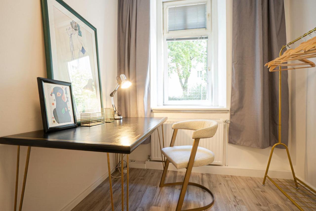 2-room On The First Floor With Designer Renovation. Exit To The Courtyard. 15 Minutes To Schloss Schoenbrunn *