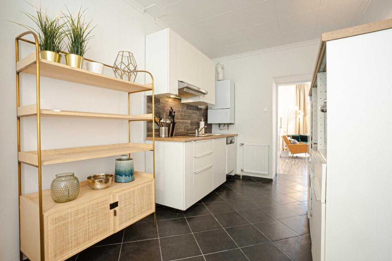 2-room On The First Floor With Designer Renovation. Exit To The Courtyard. 15 Minutes To Schloss Schoenbrunn Apartment
