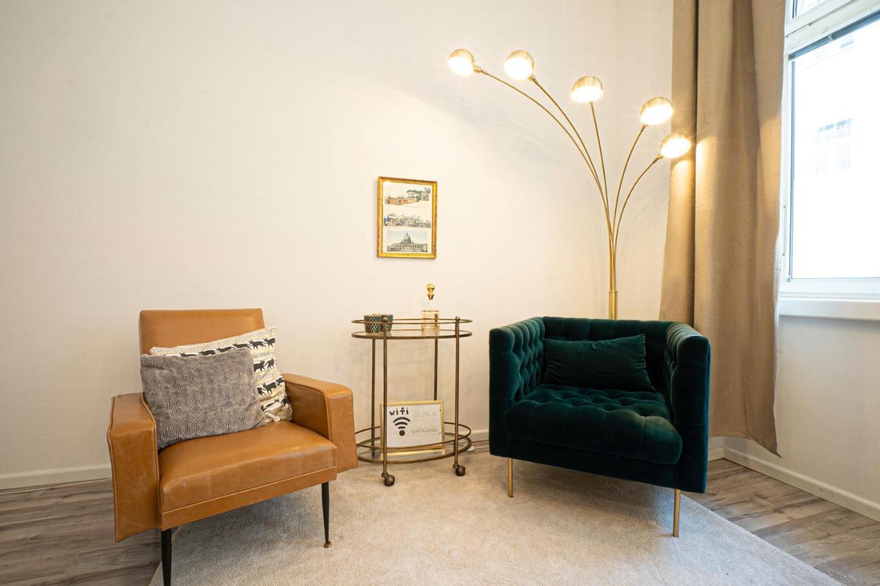 2-room On The First Floor With Designer Renovation. Exit To The Courtyard. 15 Minutes To Schloss Schoenbrunn * Wien