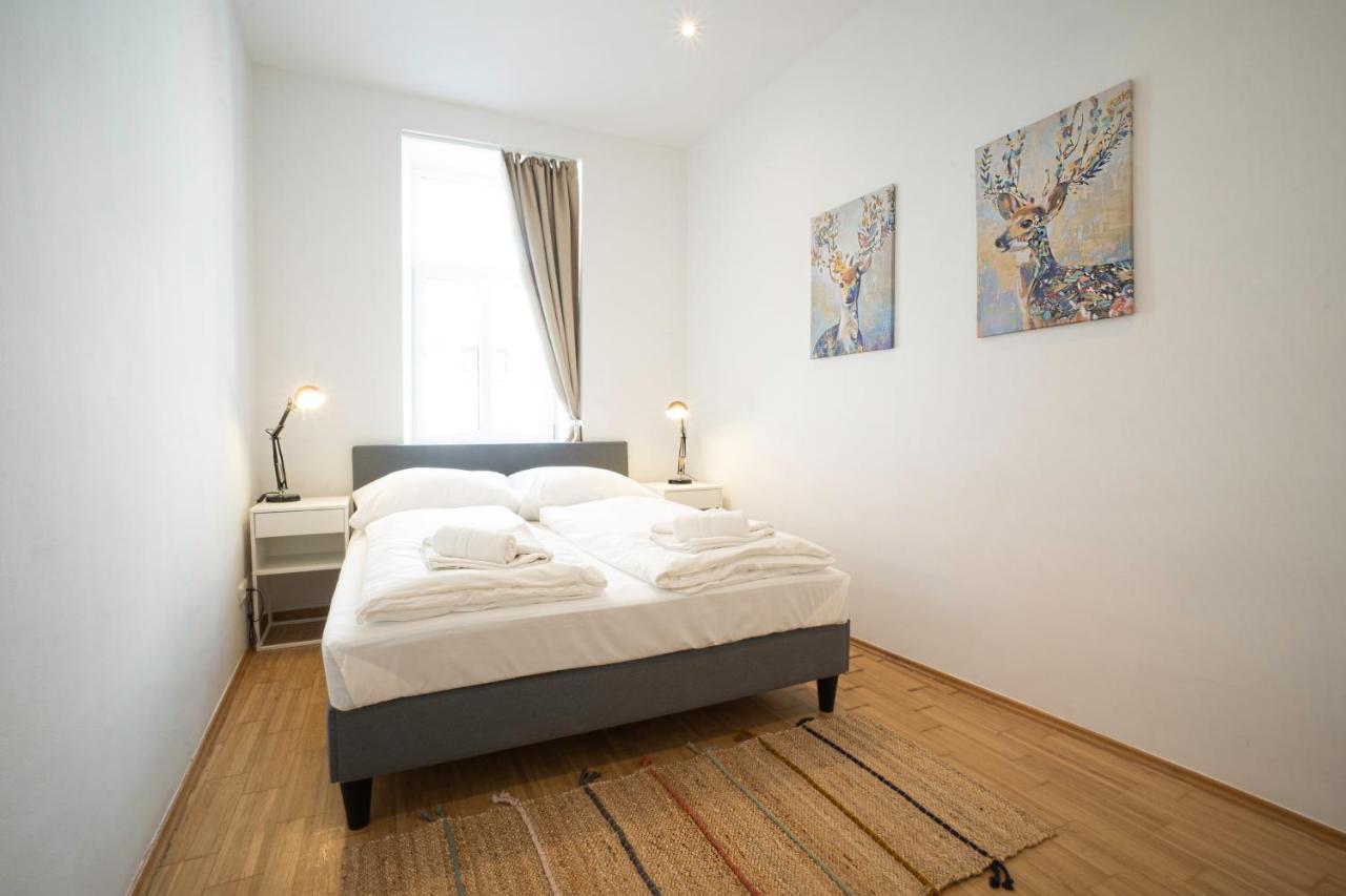 Chic Newly-renovated Steps From Subway In Vienna's Hernals District *