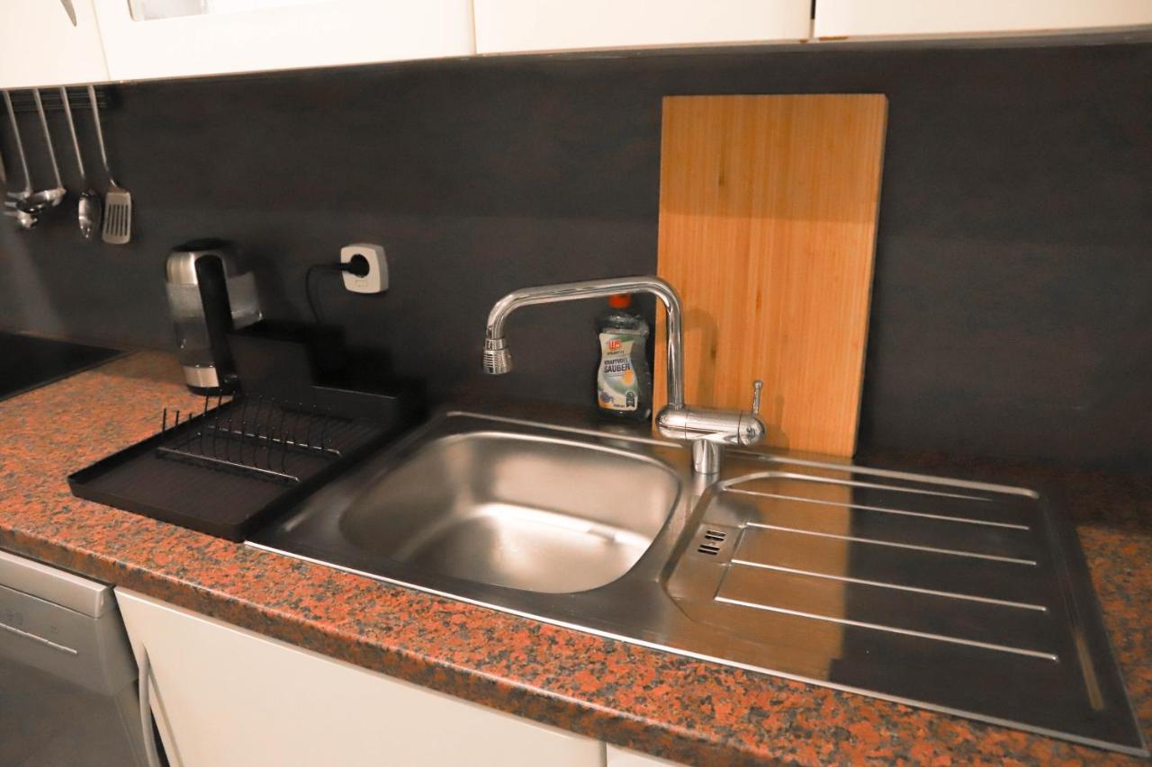 «go West» Guest Hostel