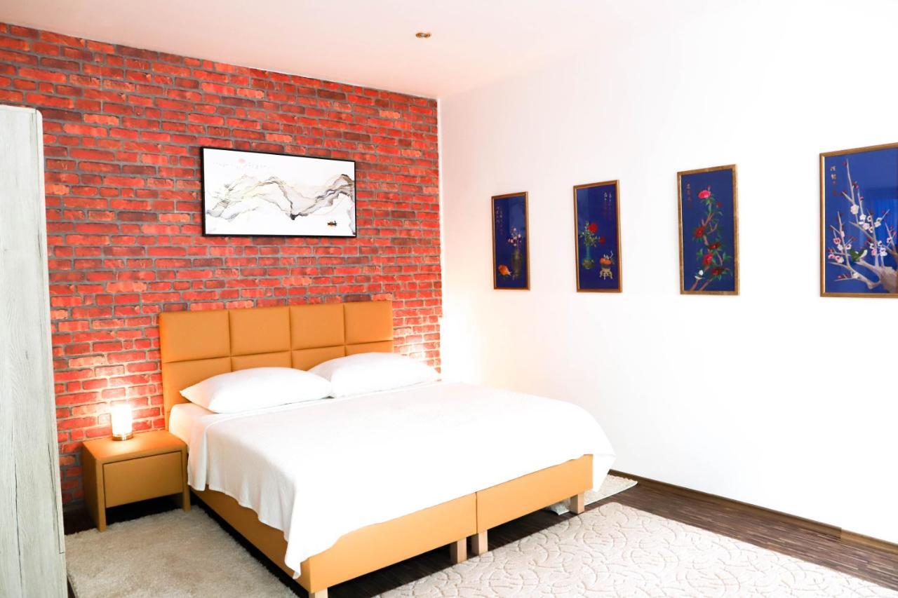 «go West» Guest Hostel *