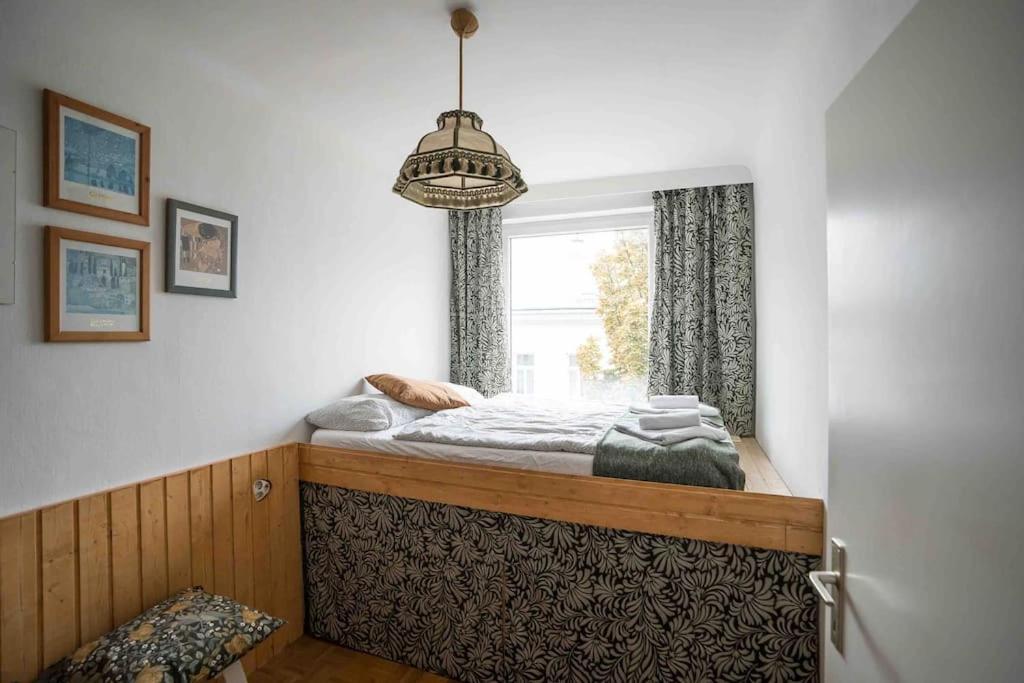 Cozy And Stylish Near Schoenbrunn Castle Apartment *