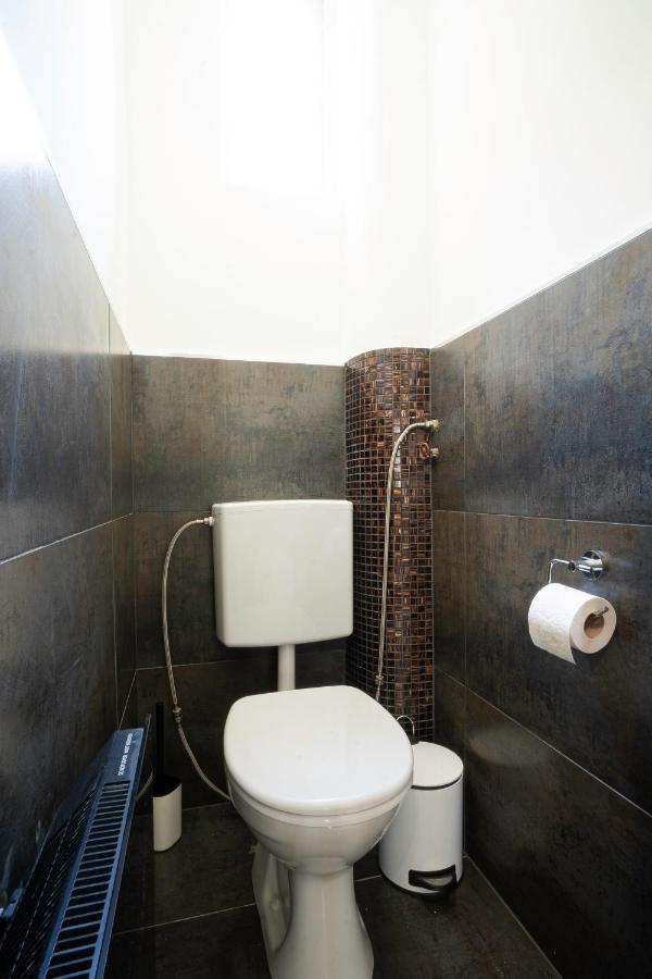 2-room On The First Floor With Designer Renovation. Exit To The Courtyard. 15 Minutes To Schloss Schoenbrunn Apartment *