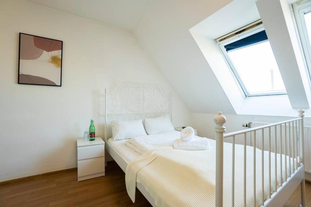 Stylish 2 Floor Penthouse • 15 Min To Center Apartment *