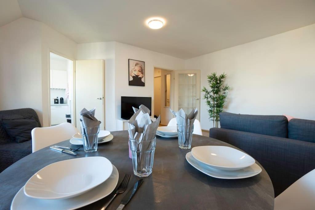Stylish 2 Floor Penthouse • 15 Min To Center *