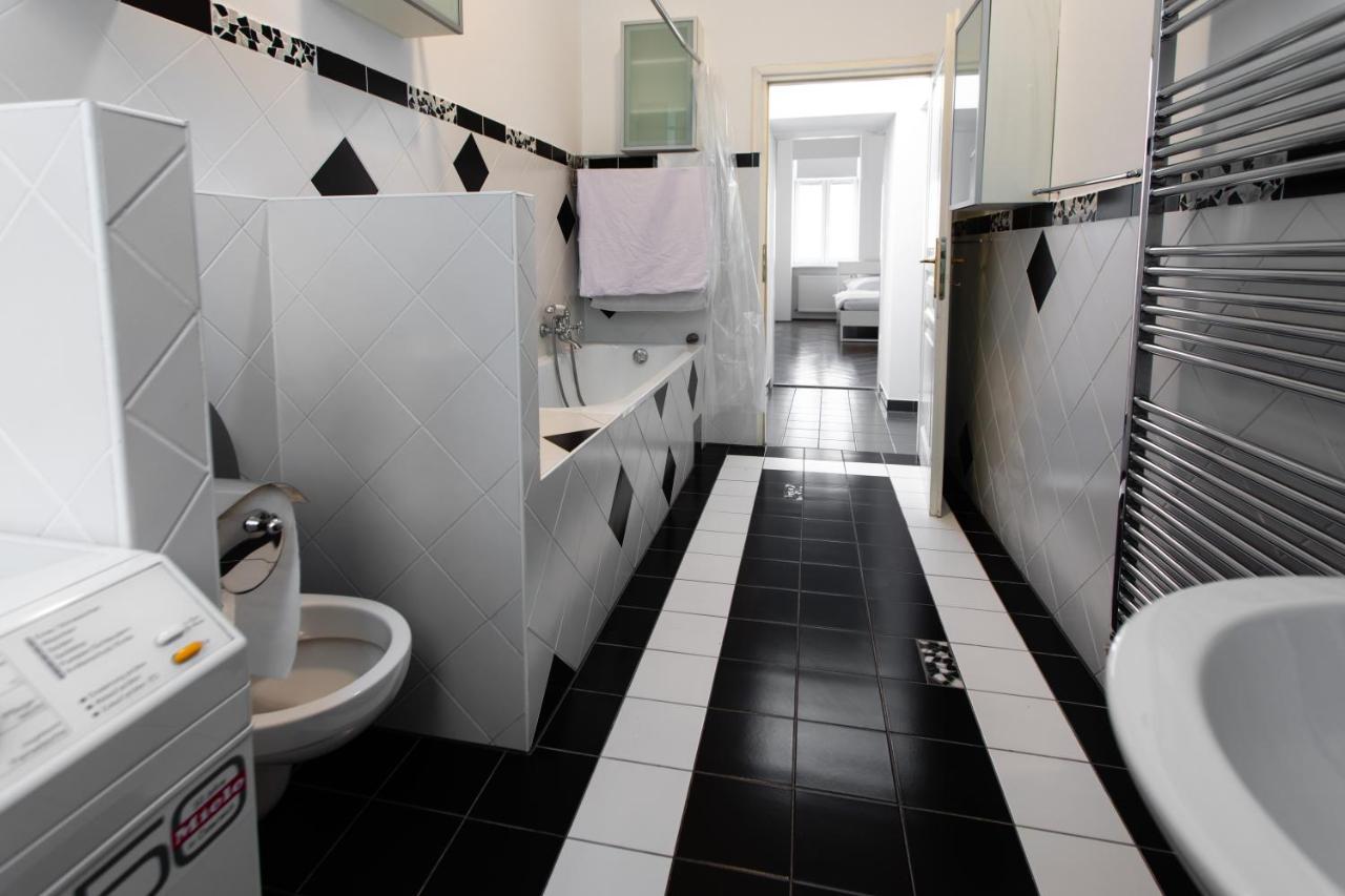 3-bedroom In Apartment *