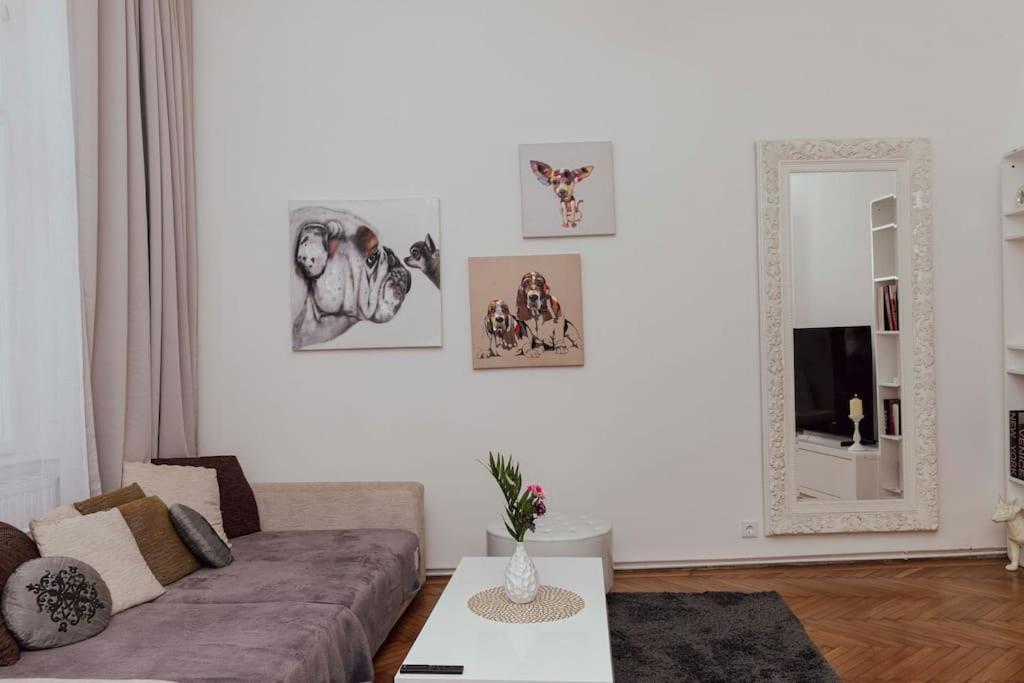Modern Stylish Comfortable 2 Bedroom