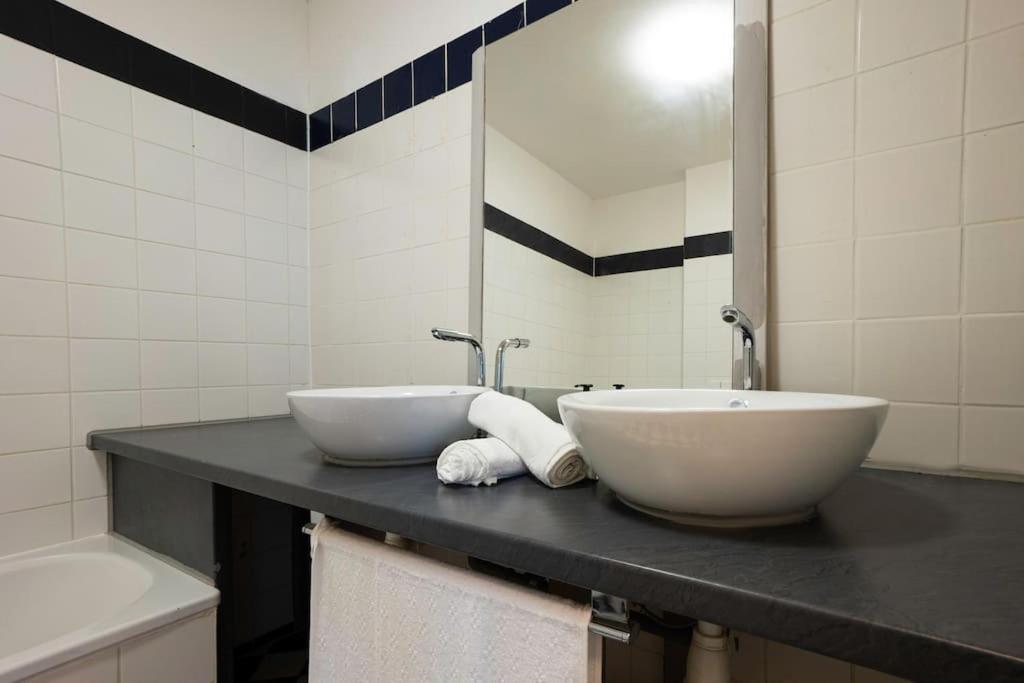 Stylish 2 Floor Penthouse • 15 Min To Center Apartment *