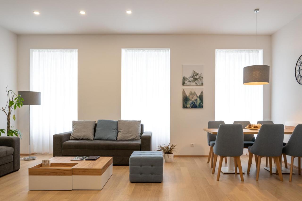 Modern 3 In A Prime Location Apartment