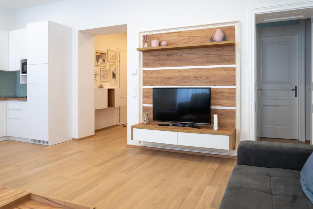 Apartment Modern 3 In A Prime Location *