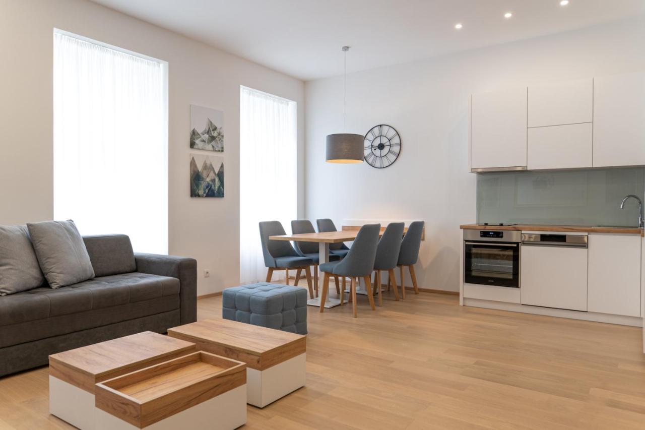 Modern 3 In A Prime Location