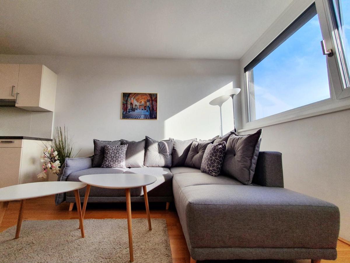 Near Lake Stylish & Fully Furnished Apartment Vienna