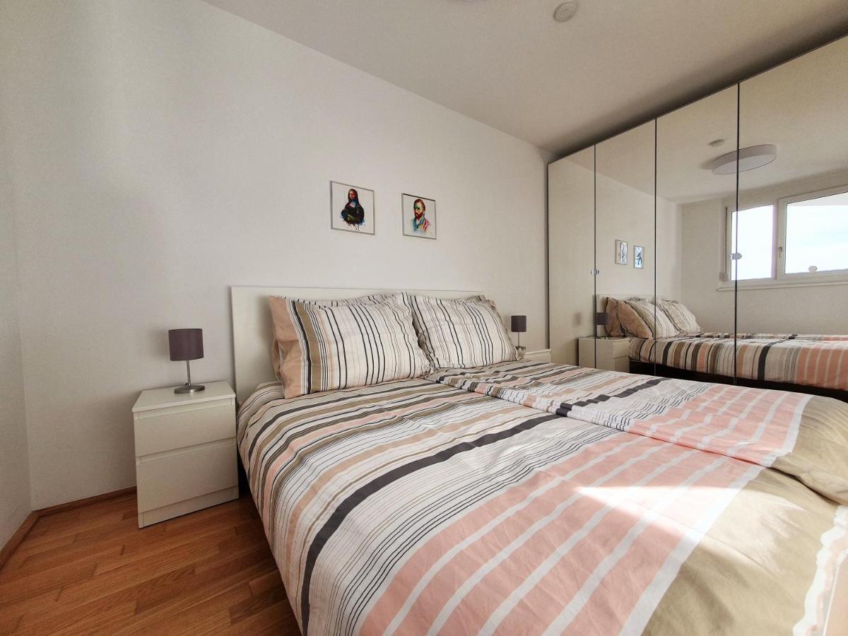 Near Lake Stylish & Fully Furnished Apartment